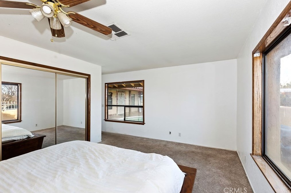 17991 Palm Dr, Hesperia CA  92345-6952 exterior