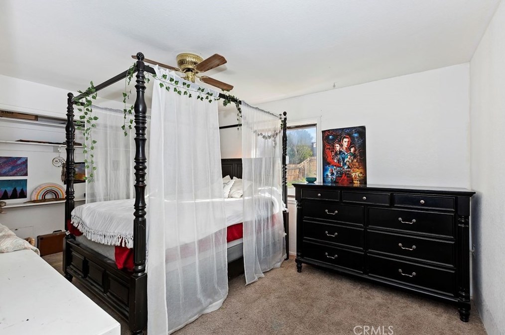 17991 Palm Dr, Hesperia CA  92345-6952 exterior