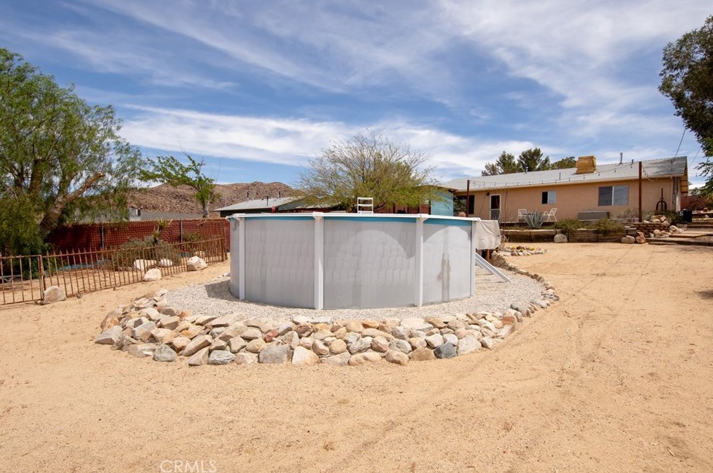 61854 Crest Circle Dr, Joshua Tree CA  92252-2654 exterior