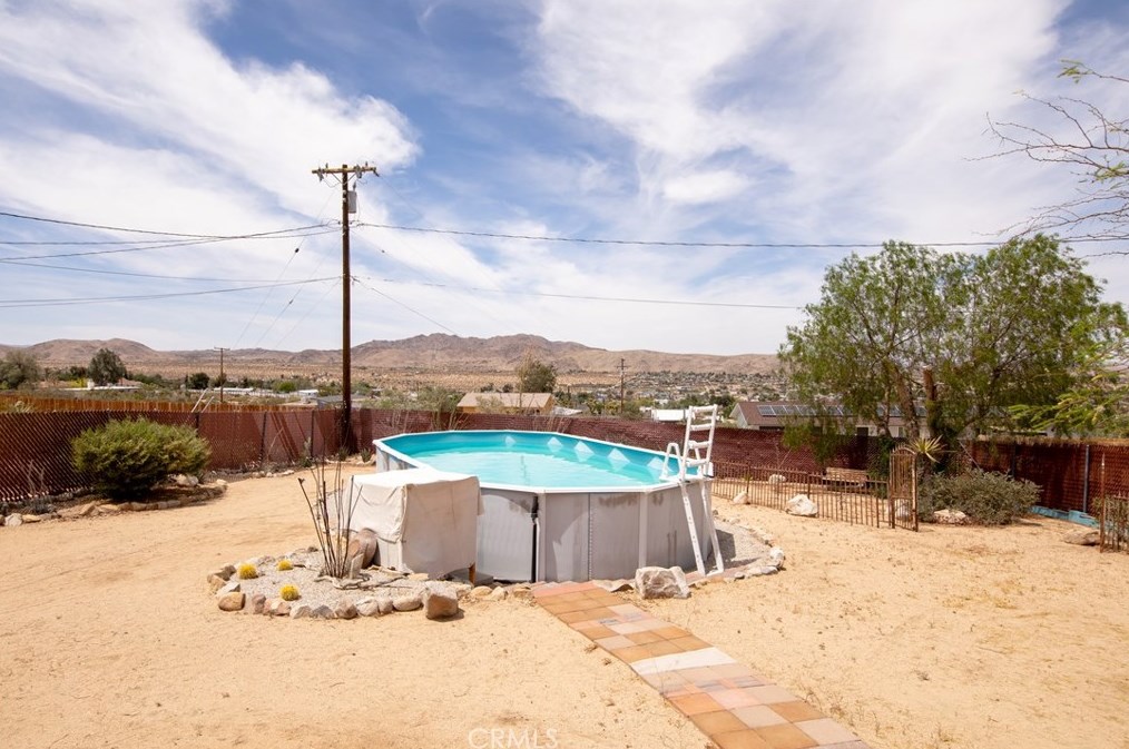 61854 Crest Circle Dr, Joshua Tree CA  92252-2654 exterior
