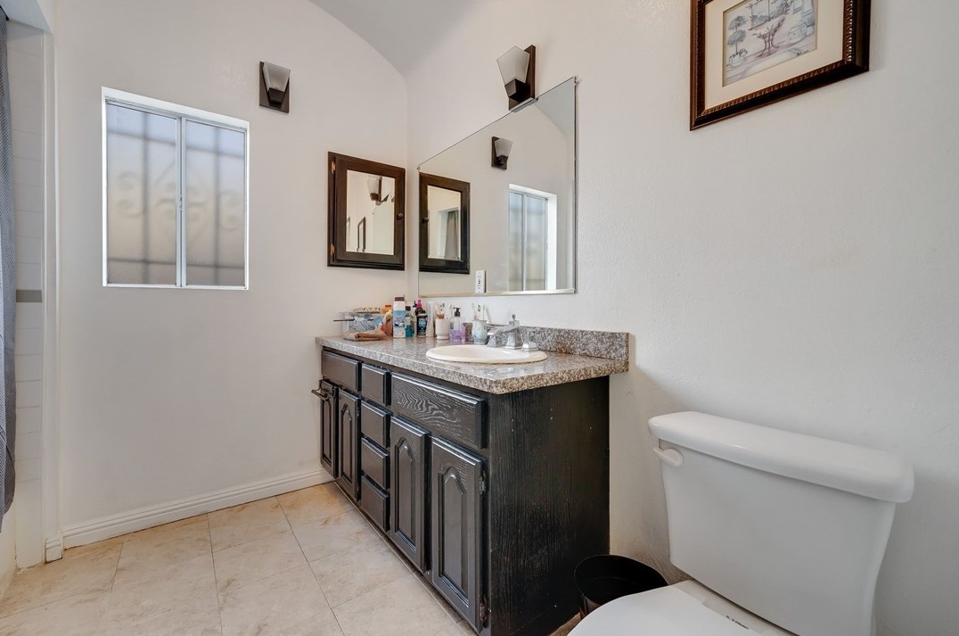 637 108th St, Los Angeles CA  90044-4342 exterior