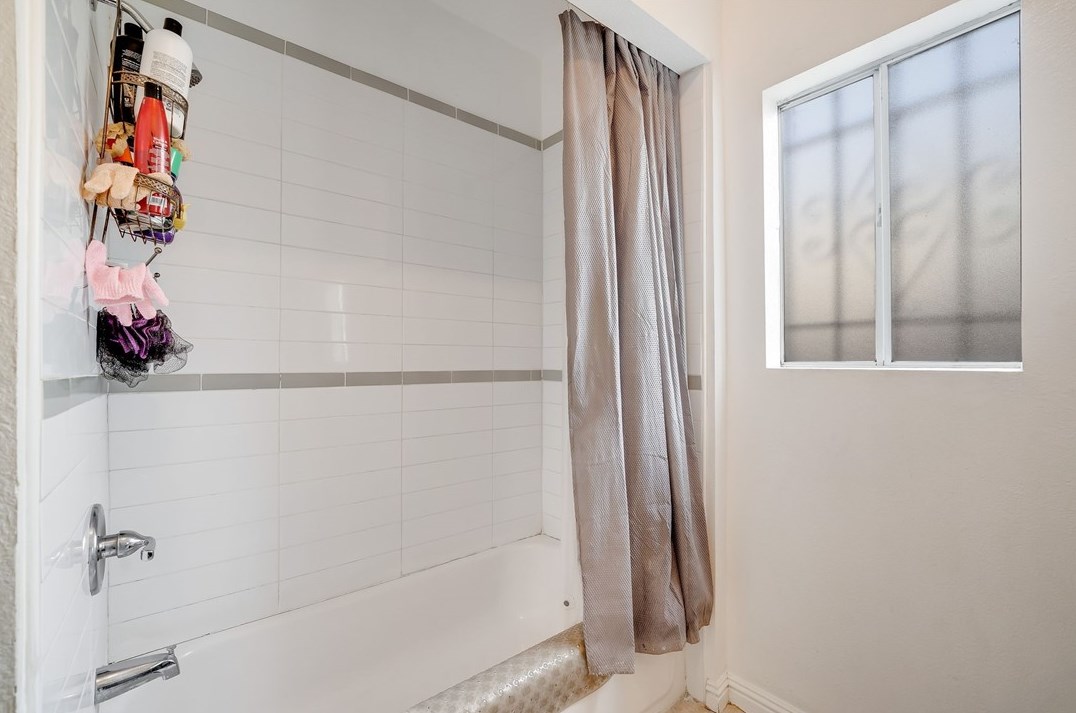 637 108th St, Los Angeles CA  90044-4342 exterior