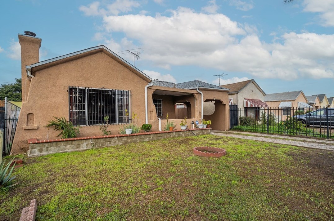 637 108th St, Los Angeles CA  90044-4342 exterior