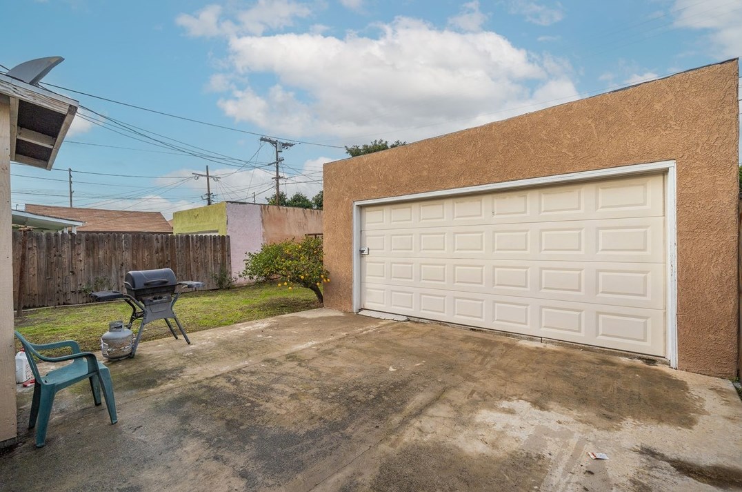 637 108th St, Los Angeles CA  90044-4342 exterior