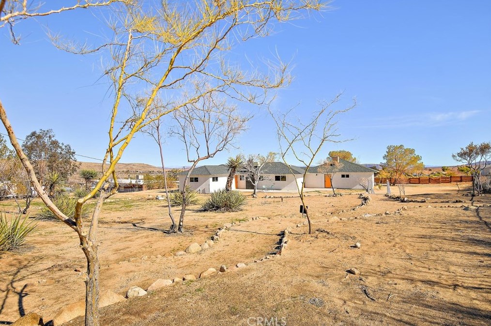 6762 Outpost Rd, Joshua Tree CA  92252-2238 exterior