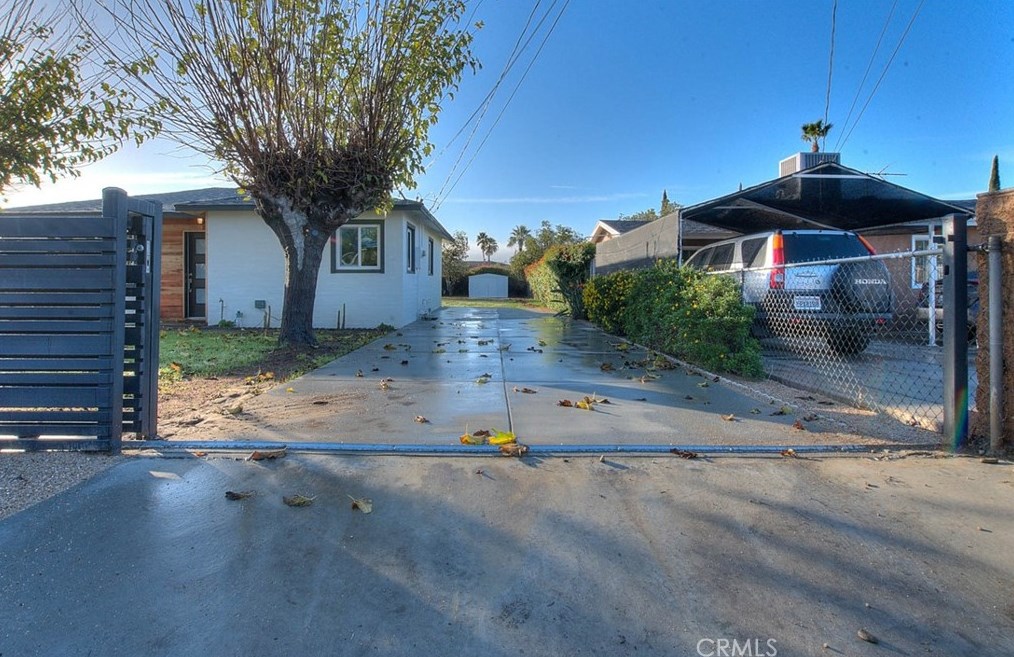 15253 Hibiscus Ave, Fontana CA  92335-4330 exterior