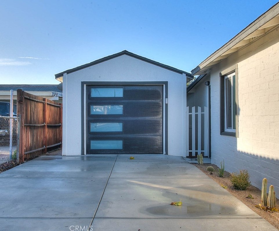 15253 Hibiscus Ave, Fontana CA  92335-4330 exterior