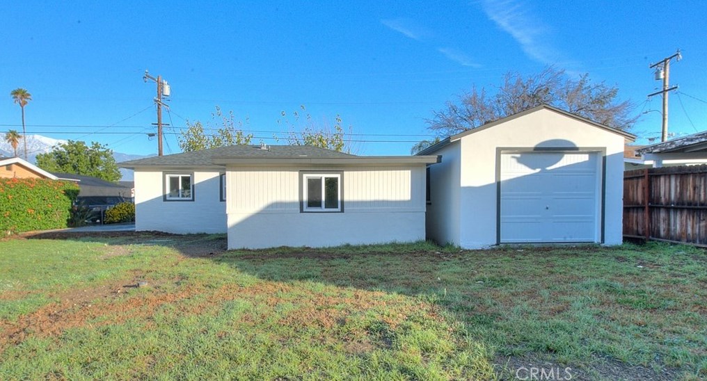 15253 Hibiscus Ave, Fontana CA  92335-4330 exterior