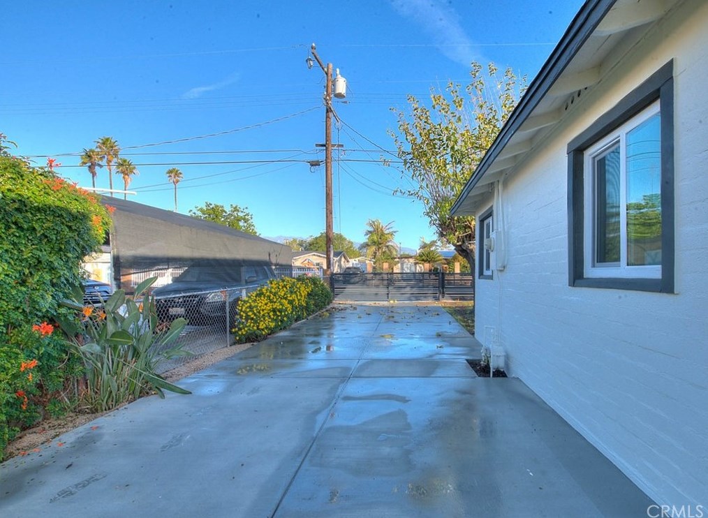 15253 Hibiscus Ave, Fontana CA  92335-4330 exterior