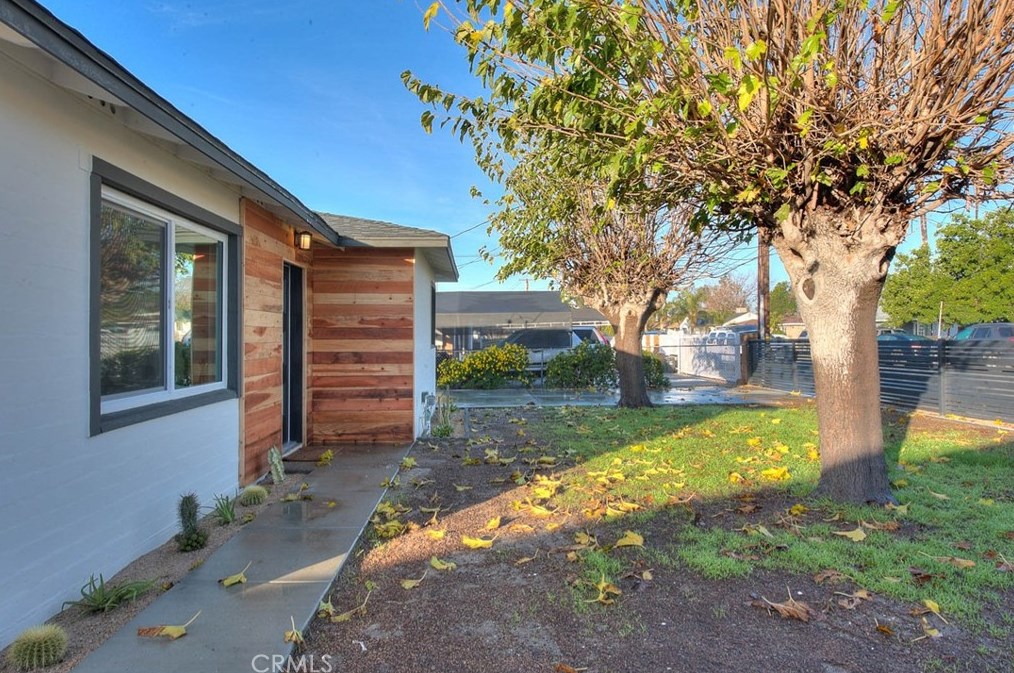 15253 Hibiscus Ave, Fontana CA  92335-4330 exterior