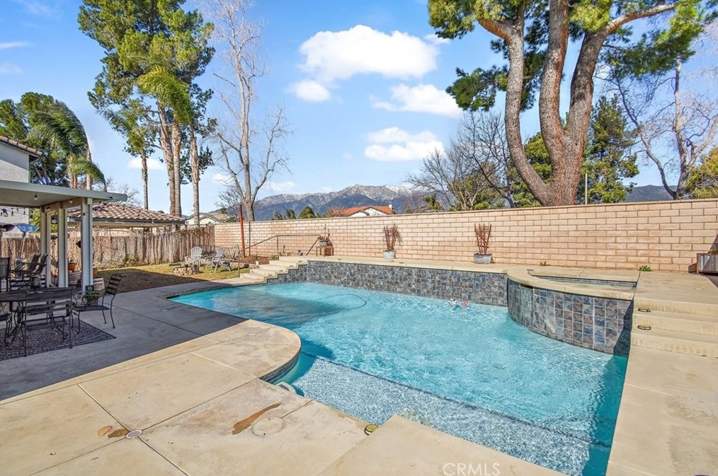 14342 Quail Ct, Fontana CA  92336-3629 exterior