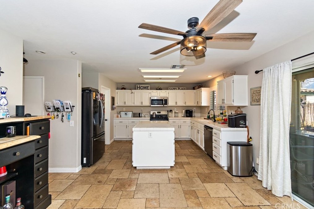 14342 Quail Ct, Fontana CA  92336-3629 exterior