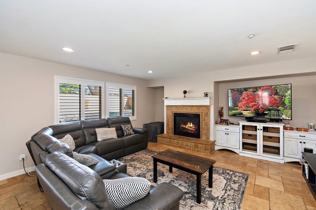 14342 Quail Ct, Fontana CA  92336-3629 exterior