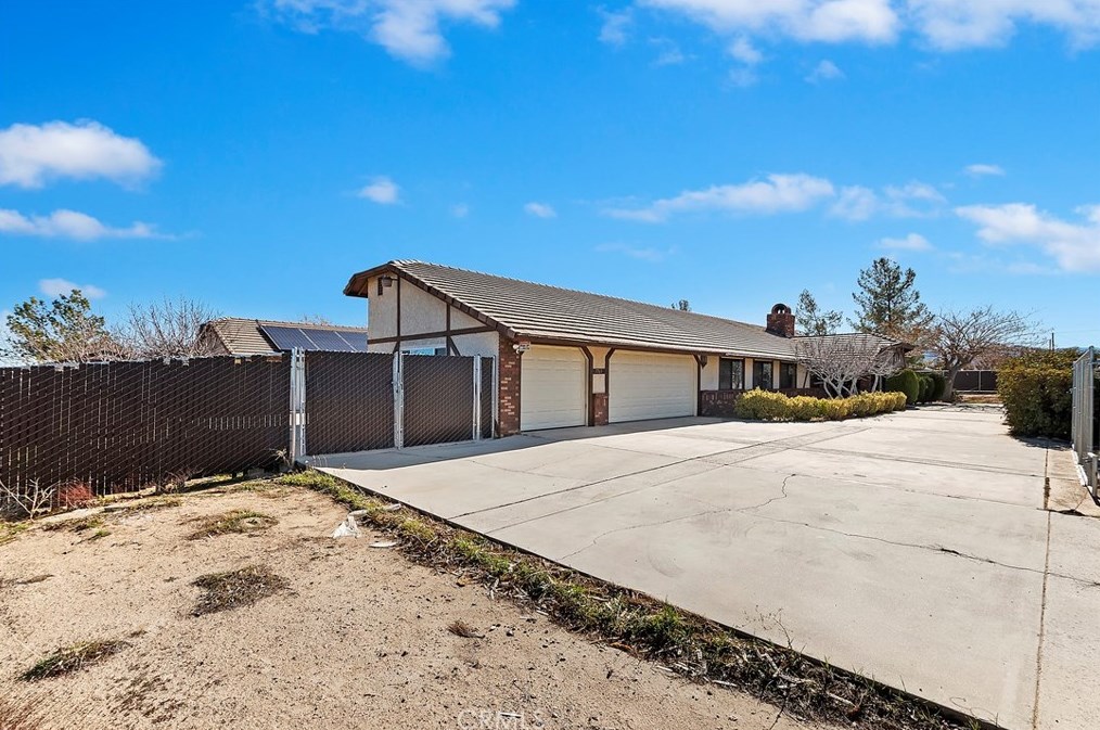 7765 Newhall Ave, Hesperia CA  92345-7019 exterior