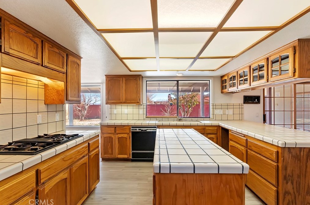 7765 Newhall Ave, Hesperia CA  92345-7019 exterior