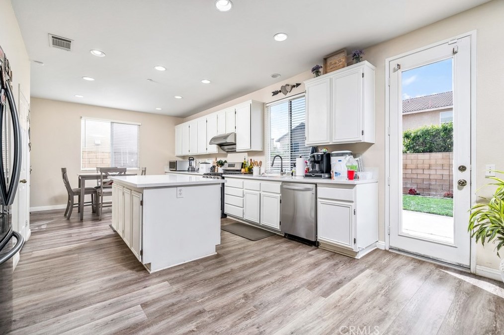 7364 Fieldrush Ct, Fontana CA  92336-3188 exterior