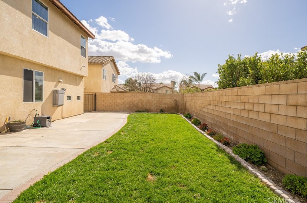 7364 Fieldrush Ct, Fontana CA  92336-3188 exterior