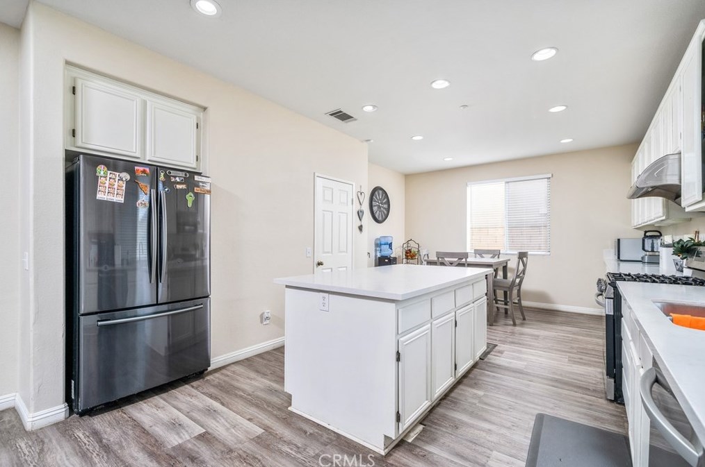 7364 Fieldrush Ct, Fontana CA  92336-3188 exterior