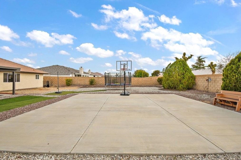 12876 Quail Vista Rd, Apple Valley CA  92308-5009 exterior