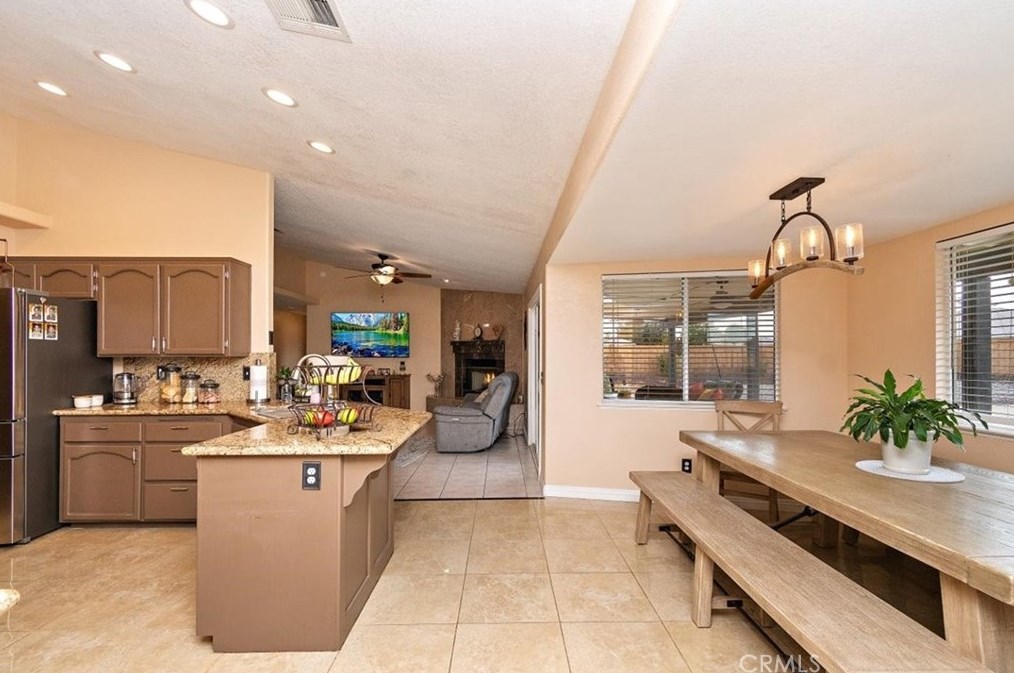 12876 Quail Vista Rd, Apple Valley CA  92308-5009 exterior