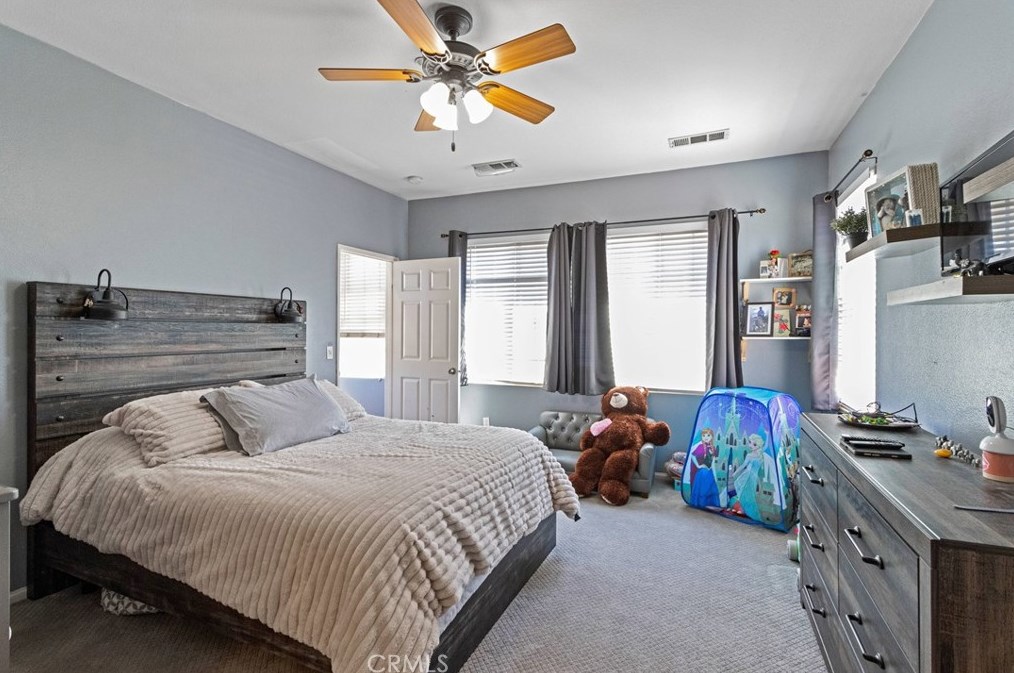 17063 Hackberry Ln, Fontana CA  92337-6885 exterior