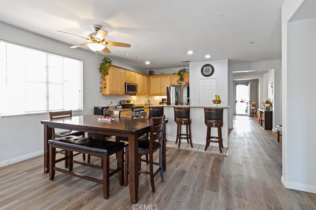 17063 Hackberry Ln, Fontana CA  92337-6885 exterior