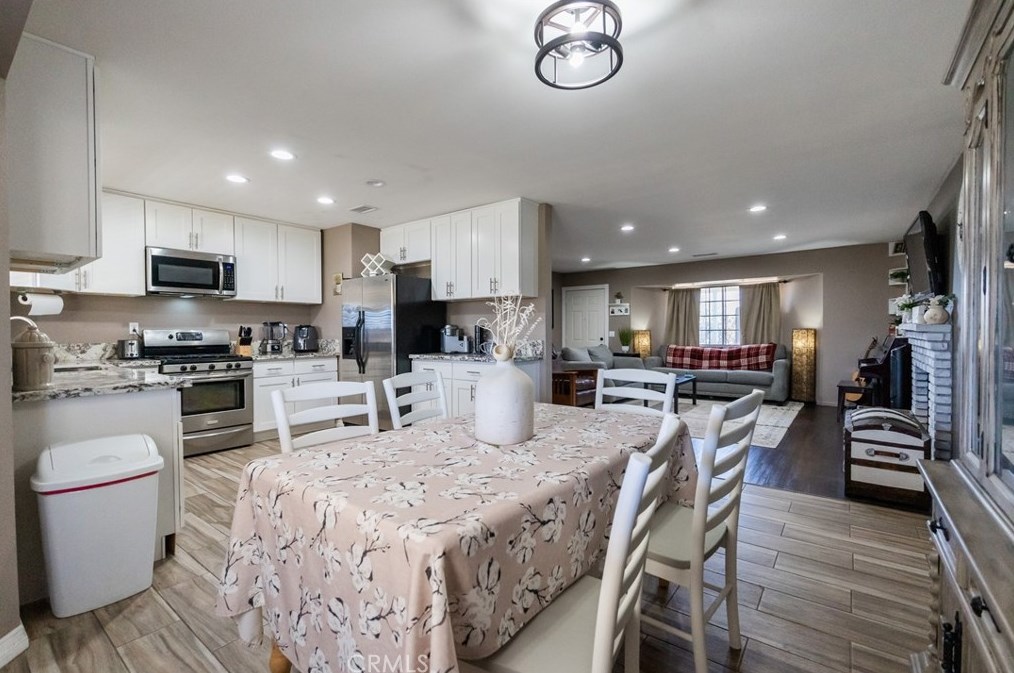 10082 5th Ave, Hesperia CA  92345-2607 exterior