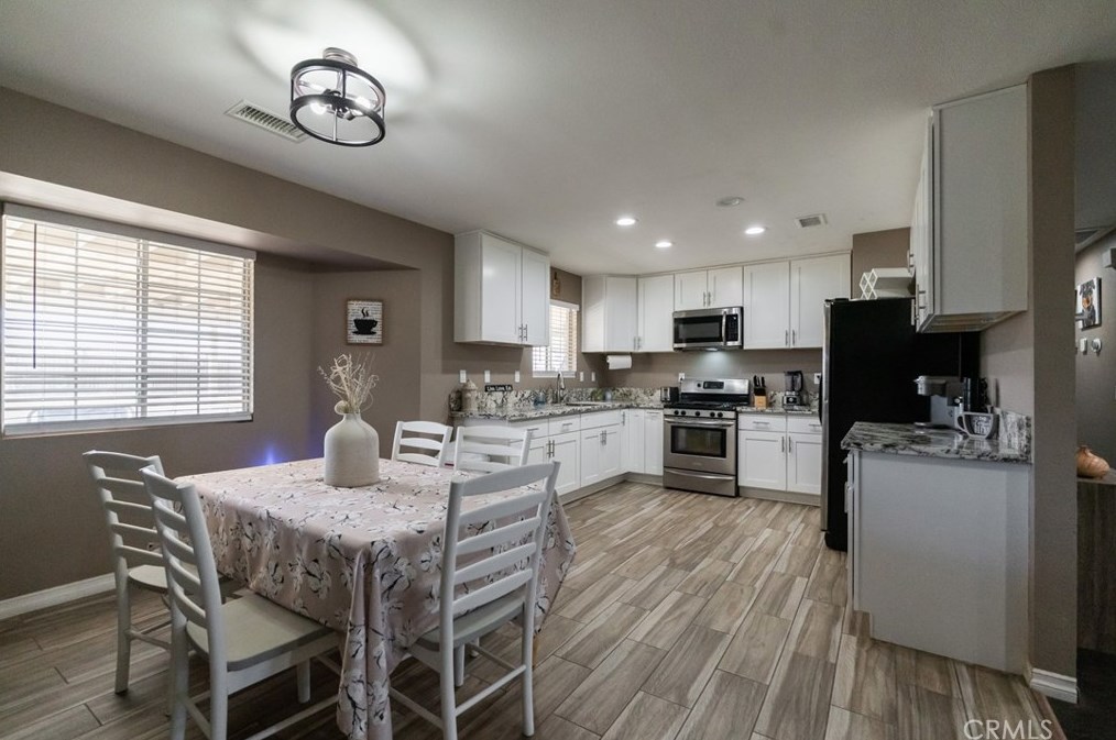 10082 5th Ave, Hesperia CA  92345-2607 exterior