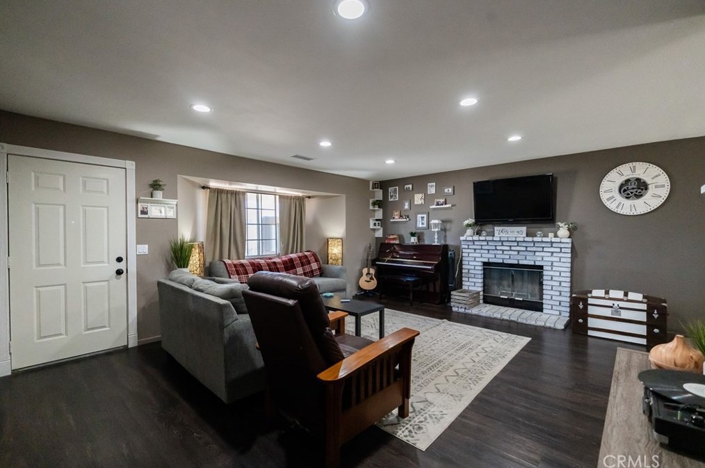 10082 5th Ave, Hesperia CA  92345-2607 exterior