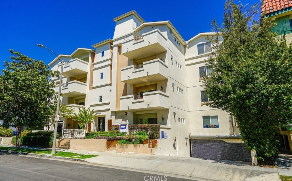 1726 Bentley Ave, Los Angeles CA  90025-4347 exterior