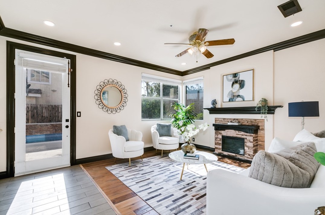 7490 Oxford Ct, Fontana CA  92336-3522 exterior