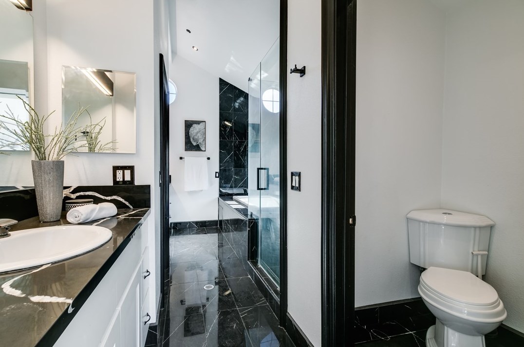 7490 Oxford Ct, Fontana CA  92336-3522 exterior