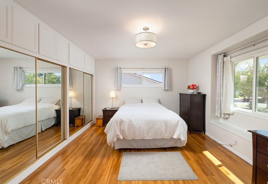 1562 Mural Dr, Claremont CA  91711-3245 exterior