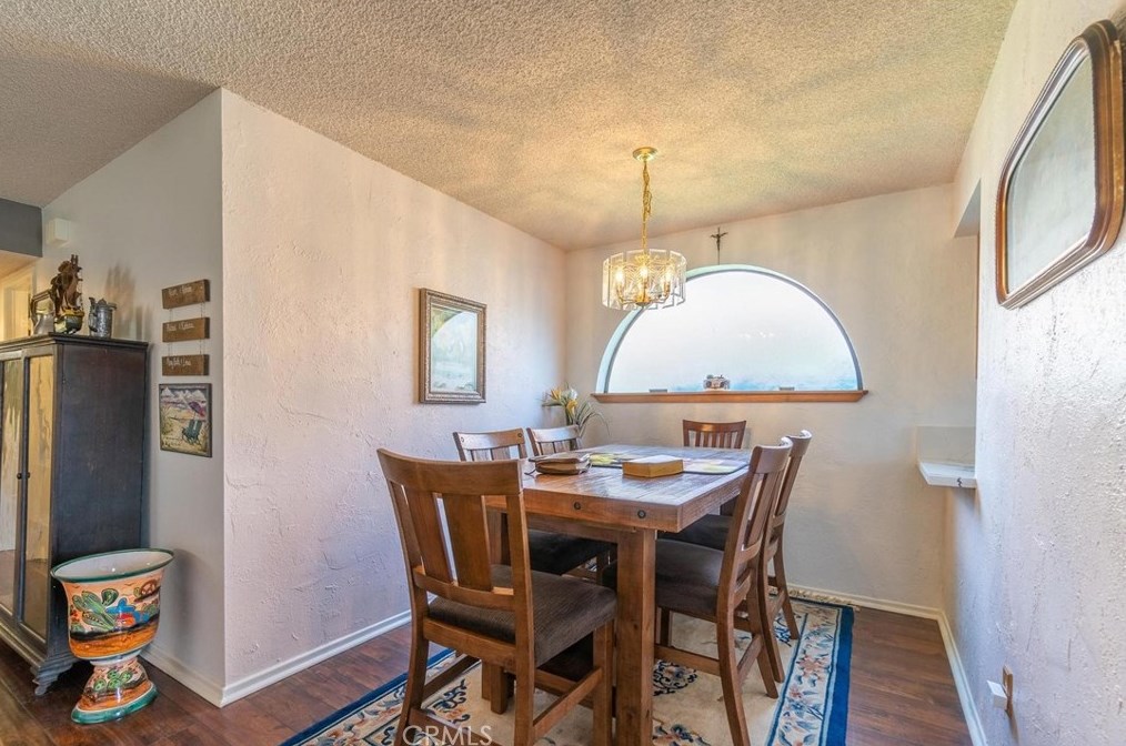 19276 Pine Way, Apple Valley CA  92308-8968 exterior