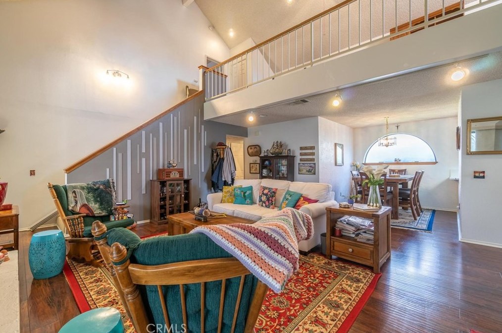 19276 Pine Way, Apple Valley CA  92308-8968 exterior