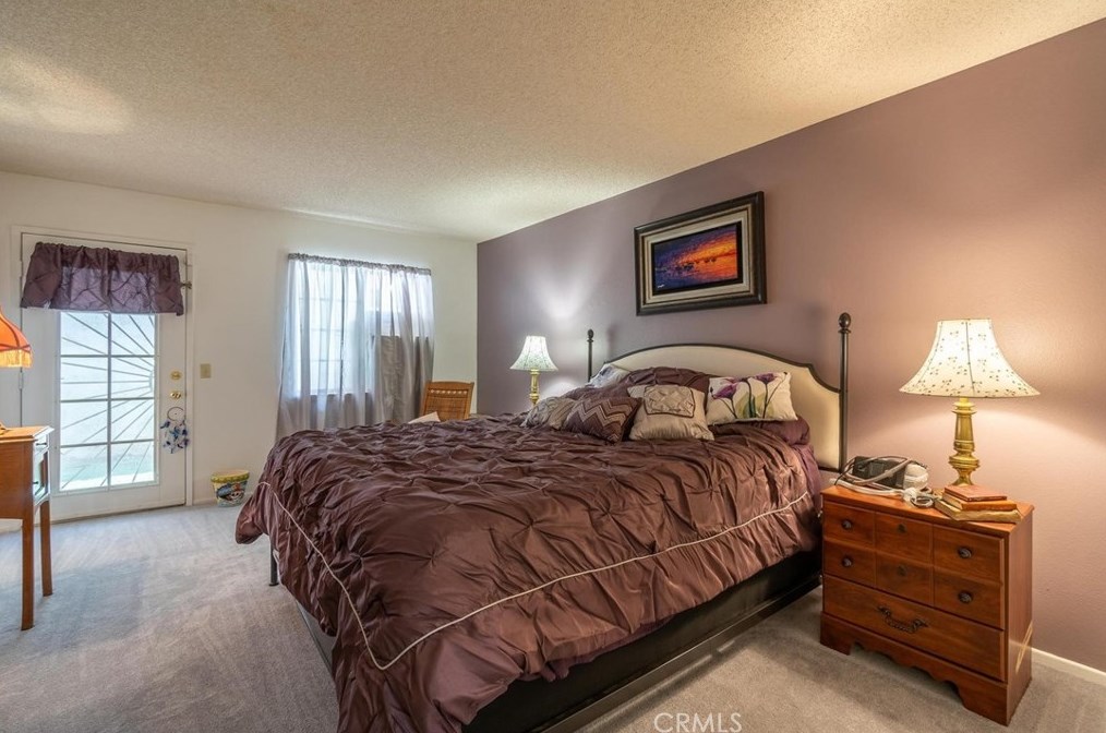 19276 Pine Way, Apple Valley CA  92308-8968 exterior