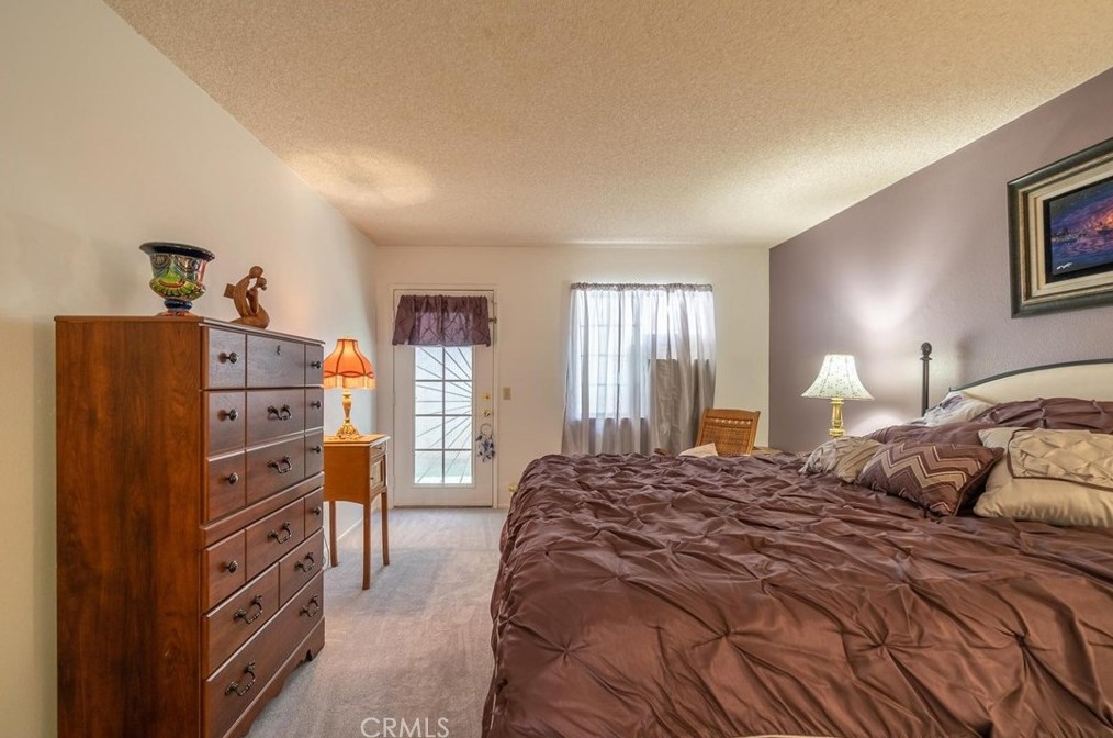 19276 Pine Way, Apple Valley CA  92308-8968 exterior