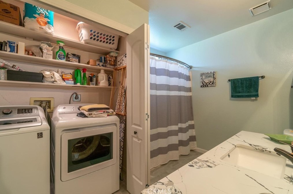 19276 Pine Way, Apple Valley CA  92308-8968 exterior