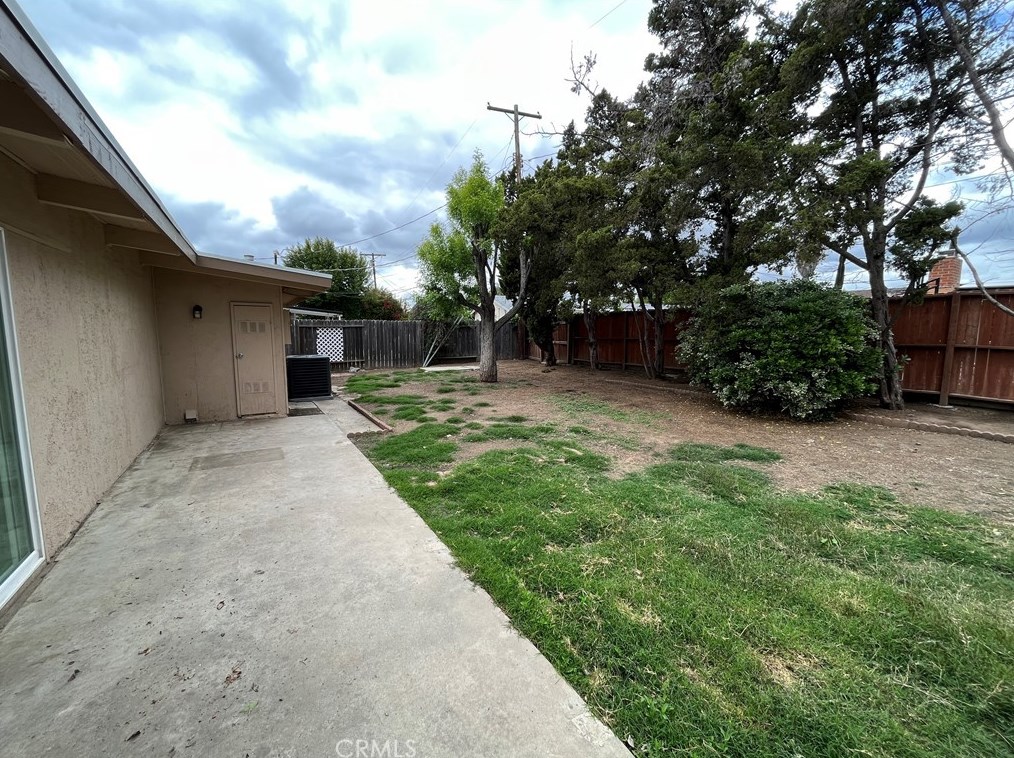 17969 Hatton St, Los Angeles CA  91335-2137 exterior