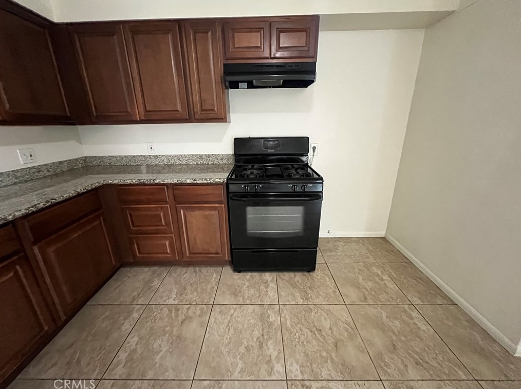 17969 Hatton St, Los Angeles CA  91335-2137 exterior