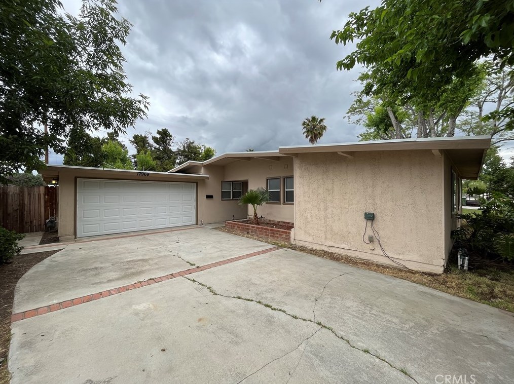 17969 Hatton St, Los Angeles CA  91335-2137 exterior