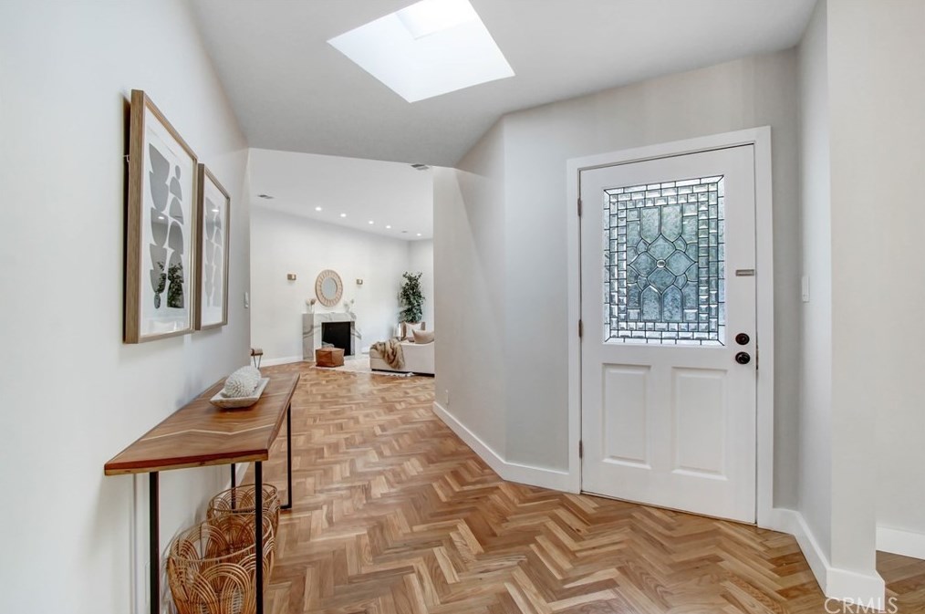 18871 Rosita St, Los Angeles CA  91356-5102 exterior