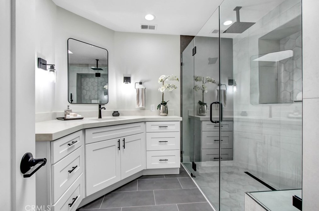 18871 Rosita St, Los Angeles CA  91356-5102 exterior