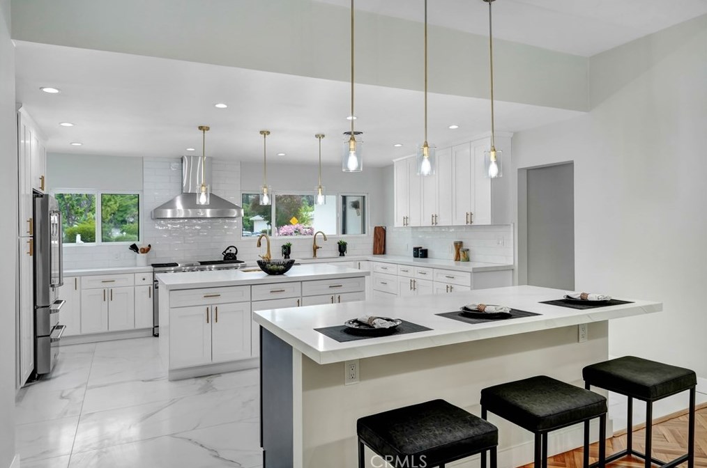 18871 Rosita St, Los Angeles CA  91356-5102 exterior