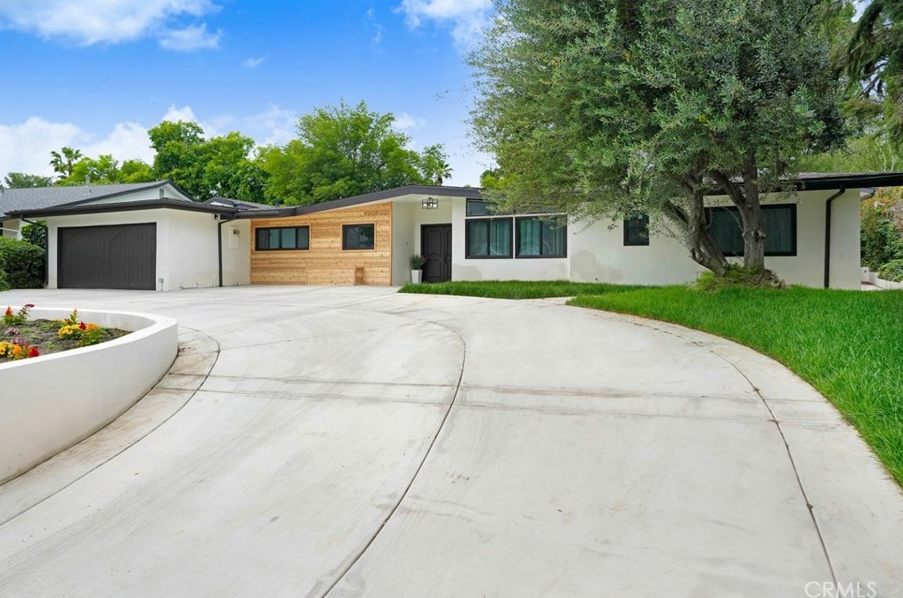18871 Rosita St, Los Angeles CA  91356-5102 exterior