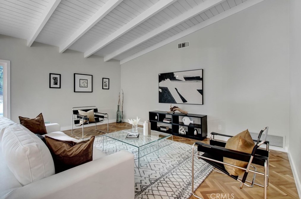 18871 Rosita St, Los Angeles CA  91356-5102 exterior