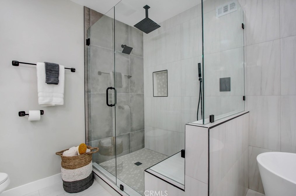 18871 Rosita St, Los Angeles CA  91356-5102 exterior