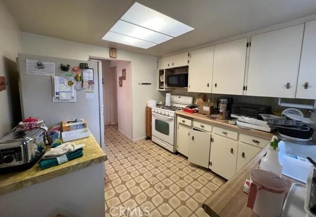 13092 Topsanna Rd, Apple Valley CA  92308-6386 exterior