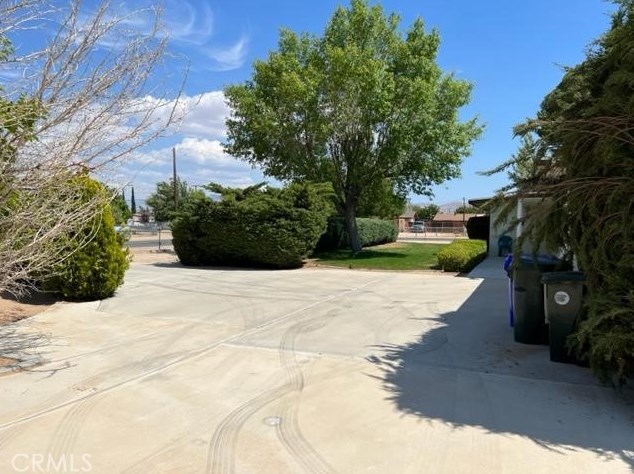 13092 Topsanna Rd, Apple Valley CA  92308-6386 exterior