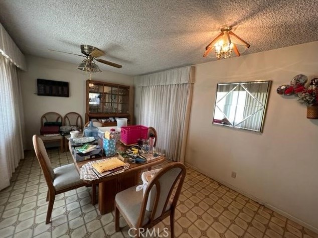 13092 Topsanna Rd, Apple Valley CA  92308-6386 exterior